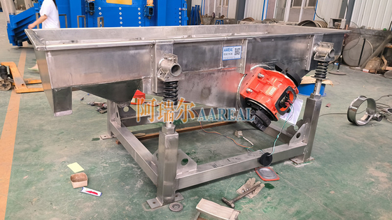1000*2500mm Adjustable Angle Stainless Steel 304 Linear Vibrating Sieve untuk Ice Cubes