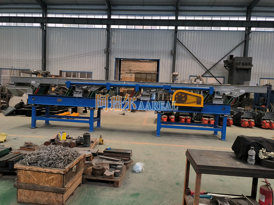 600mm*8000mm baja tahan karat Leaf Spring Eksentrik Vibratory Conveyor untuk Pengangkutan garam