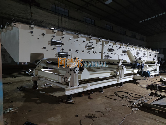 1.6m Lebar 18.5 panjang Kinerja tinggi stainless steel tidak seimbang vibratory conveyor untuk gula mentah