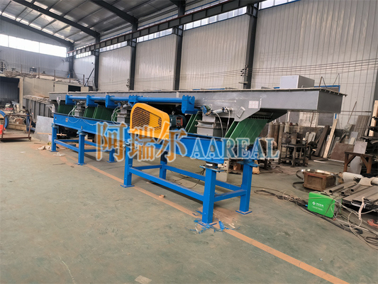 Stainless Steel Teflon Coated Leaf Spring Balanced Eccentric Vibratory Conveyor Untuk Produk Karet Rumput Alam Dengan Fungsi Pendingin