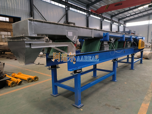 Balance Eksentrik Leaf Spring Vibratory Conveyor untuk Rubber Crumb Alam