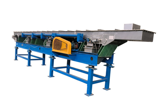 600mm*8000mm baja tahan karat Leaf Spring Eksentrik Vibratory Conveyor untuk Pengangkutan garam