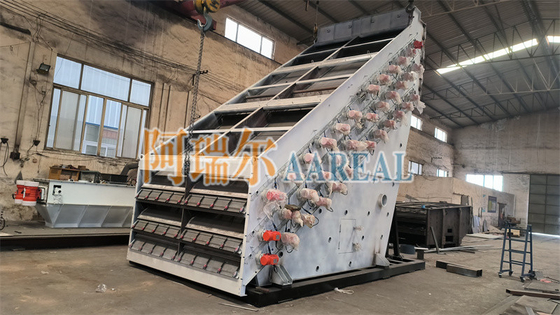 Kapasitas besar 1 ~ 4 Dek 30 ~ 50 TPH Frekuensi Tinggi Screen Vibrating Sieve Untuk Klasifikasi Kalsium Karbonat yang Tepat Dengan Motor Tidak Seimbang untuk Pembersihan Mesh