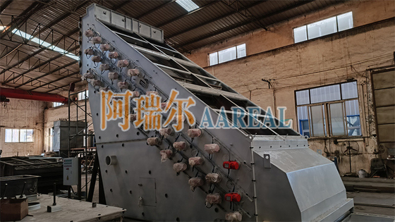 1 ~ 2 Deck 2000 * 5000mm Kapasitas Besar Frekuensi Tinggi Screen Vibrating Sieve Screening Machine Untuk pupuk kimia NPK Dengan getaran kecepatan tinggi 3000 ~ 3600 RPM